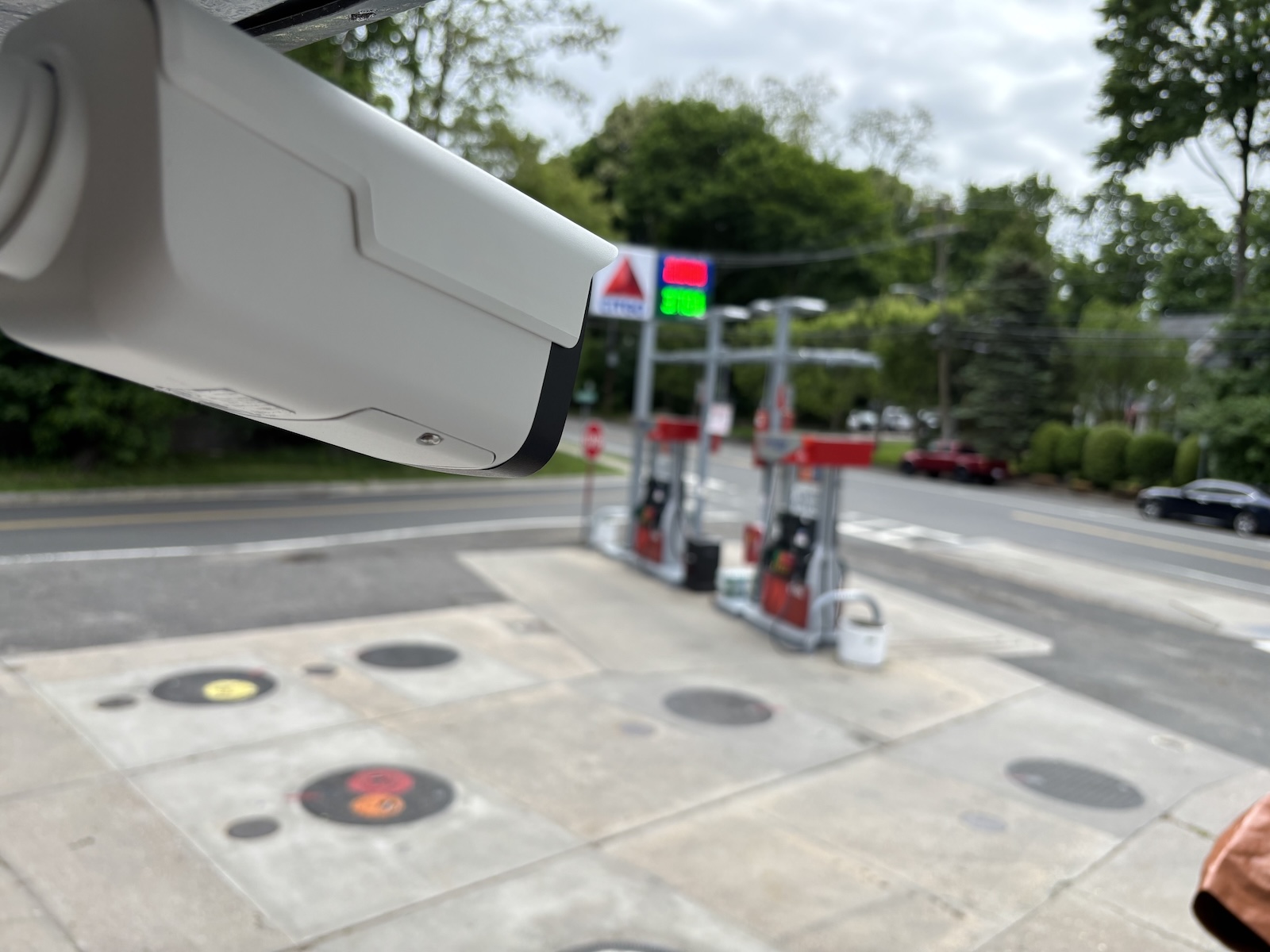4K security camera system installed at an auto shop using Synology NVR for continuous surveillance.